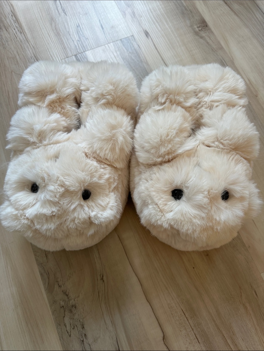 SKIMS Plush Teddy Pet Slippers in Cream - NWOT
